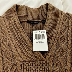 New with tags !! Women’s XL sweater !!